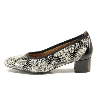 Черни дамски обувки със среден ток, естествена кожа и лачена естествена кожа  - всекидневни обувки за пролетта и лятото N 100015231