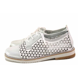 Бели дамски обувки с равна подметка, естествена кожа перфорирана - всекидневни обувки за пролетта и лятото N 100016240