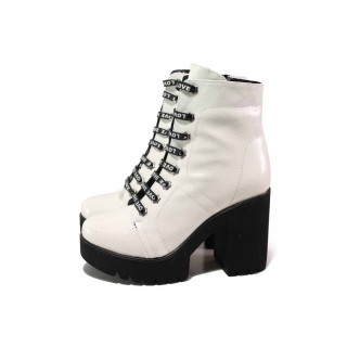 Бели дамски боти, лачена еко кожа - всекидневни обувки за есента и зимата N 100017277