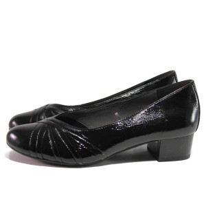 Черни дамски обувки със среден ток, лачена естествена кожа - всекидневни обувки за есента и зимата N 100017140