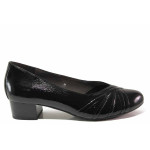 Черни дамски обувки със среден ток, лачена естествена кожа - всекидневни обувки за есента и зимата N 100017140