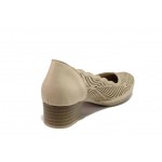 Бежови дамски обувки със среден ток, естествена кожа перфорирана - всекидневни обувки за пролетта и лятото N 100018102