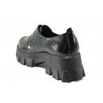 Черни дамски обувки с равна подметка, лачена естествена кожа - ежедневни обувки за есента и зимата N 100018736