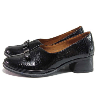 Черни дамски обувки със среден ток, лачена естествена кожа - всекидневни обувки за есента и зимата N 100018803