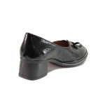 Черни дамски обувки със среден ток, лачена естествена кожа - всекидневни обувки за есента и зимата N 100018803