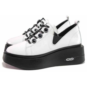 Бели дамски обувки с равна подметка, естествена кожа - ежедневни обувки за есента и зимата N 100018933