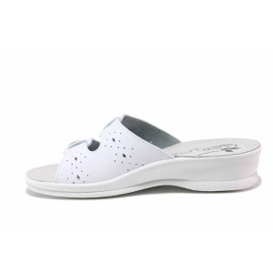 Бели дамски чехли, здрава еко-кожа - ежедневни обувки за пролетта и лятото N 100018641