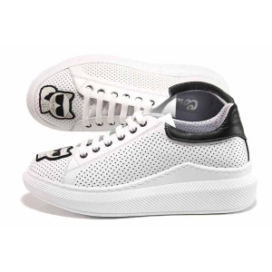 Бели дамски обувки с равна подметка, естествена кожа перфорирана - спортни кецове за пролетта и лятото N 100019264