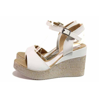 Бели дамски сандали, здрава еко-кожа - всекидневни обувки за лятото N 100020241