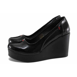 Черни дамски обувки с платформа, анатомични, лачена естествена кожа - ежедневни обувки за есента и зимата N 100022257