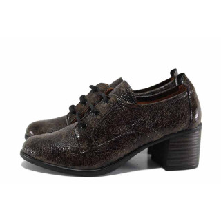 Кафяви дамски обувки със среден ток, лачена естествена кожа - ежедневни обувки за есента и зимата N 100022306