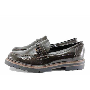 Кафяви дамски обувки с равна подметка, анатомични, лачена еко кожа - всекидневни обувки за есента и зимата N 100022401