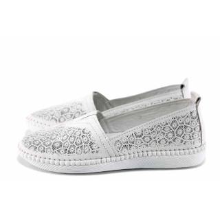 Бели дамски обувки с равна подметка, естествена кожа перфорирана - всекидневни обувки за пролетта и лятото N 100022679