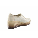 Бежови дамски обувки с платформа, естествена кожа перфорирана - всекидневни обувки за пролетта и лятото N 100022904