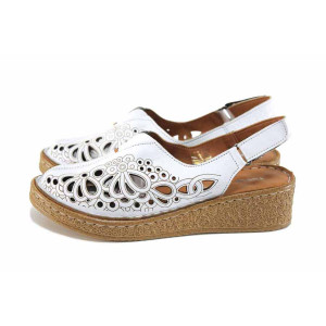 Бели дамски сандали, естествена кожа перфорирана - всекидневни обувки за лятото N 100023391