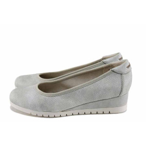 Бежови дамски обувки с платформа, качествен еко-велур - всекидневни обувки за пролетта и лятото N 100022703