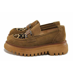 Кафяви анатомични дамски обувки с равна подметка, естествен велур - всекидневни обувки за пролетта и лятото N 100024485