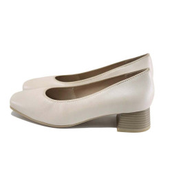 Бежови дамски обувки със среден ток, естествена кожа - официални обувки за пролетта и лятото N 100024075