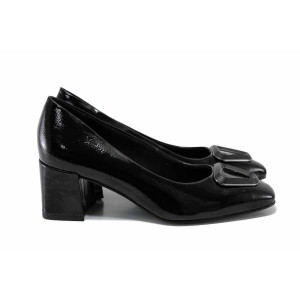 Черни анатомични дамски обувки със среден ток, лачена еко кожа - елегантни обувки за есента и зимата N 100024693