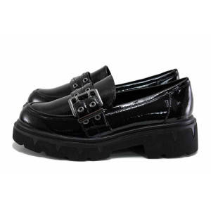 Черни анатомични дамски обувки с равна подметка, лачена еко кожа - ежедневни обувки за есента и зимата N 100024709