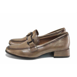 Бежови дамски мокасини, лачена еко кожа - ежедневни обувки за есента и зимата N 100024979