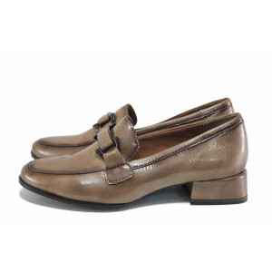 Бежови дамски мокасини, лачена еко кожа - ежедневни обувки за есента и зимата N 100024979