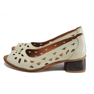 Бежови дамски обувки със среден ток, естествена кожа - официални обувки за пролетта и лятото N 100025367