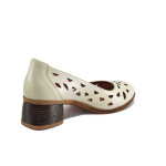 Бежови дамски обувки със среден ток, естествена кожа - официални обувки за пролетта и лятото N 100025367