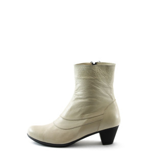 Дамски боти бежови на ток МИ 68 бежовиKP