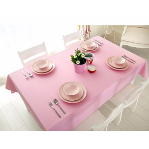 Красива светлорозова покривка за маса 