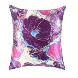 Възглавница за декорация в лилави цветове 