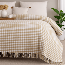 Памучно одеяло в бежово 150х210 см.