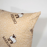 Вълнена възглавница с овчици 