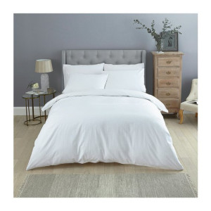 Практичен микрофибърен спален комплект в бяло