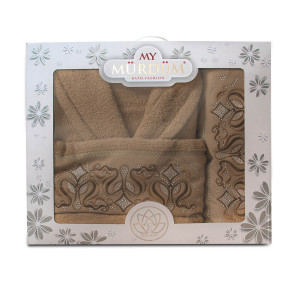 Луксозни халат и кърпи с бродерия в бежово Луксозни халат и кърпи с бродерия в бежово