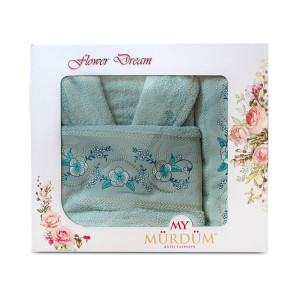 Луксозни халат и кърпи с бродерия в зелено Луксозни халат и кърпи с бродерия в зелено