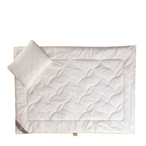 Бебешка олекотена завивка с вълна