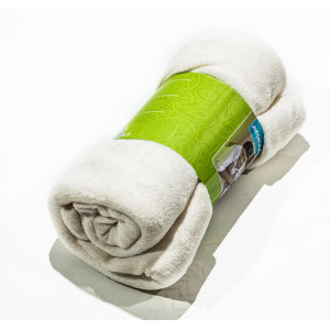 Бяло поларено одеяло