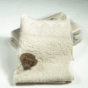 Бежова хавлиена кърпа 70/140 с бродерия