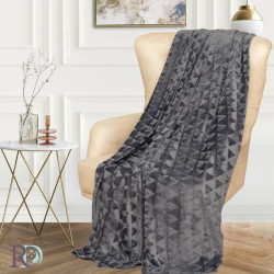 Стилно пухкаво одеяло Triangles Dark Grey