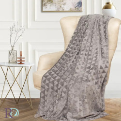 Стилно пухкаво одеяло Triangles Grey