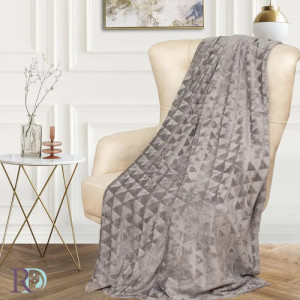 Стилно пухкаво одеяло Triangles Grey Стилно пухкаво одеяло Triangles Grey