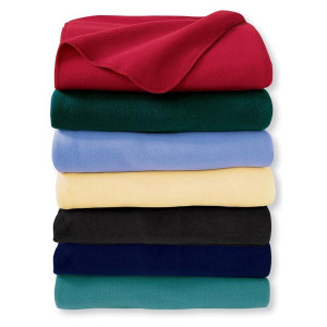 Топли и удобни поларени одеяла за обществено ползване