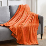 Оранжево пухкаво одеяло Hit 200х210 см. 